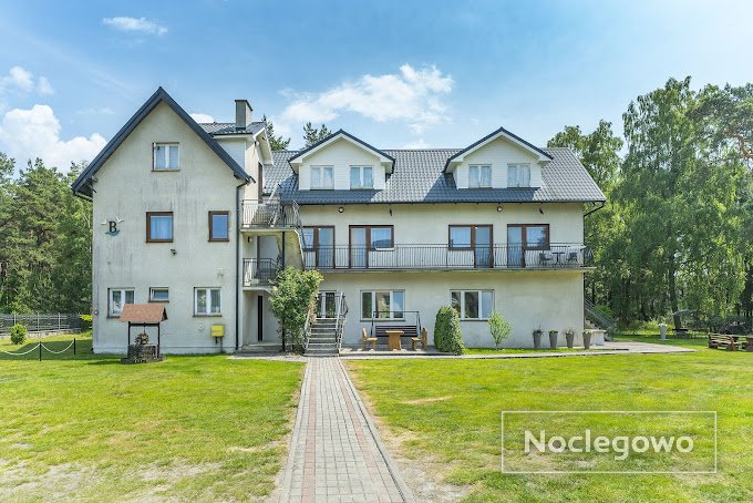 Komfortowe pokoje i apartamenty z aneksami, Wi-Fi i dostępem do altanki