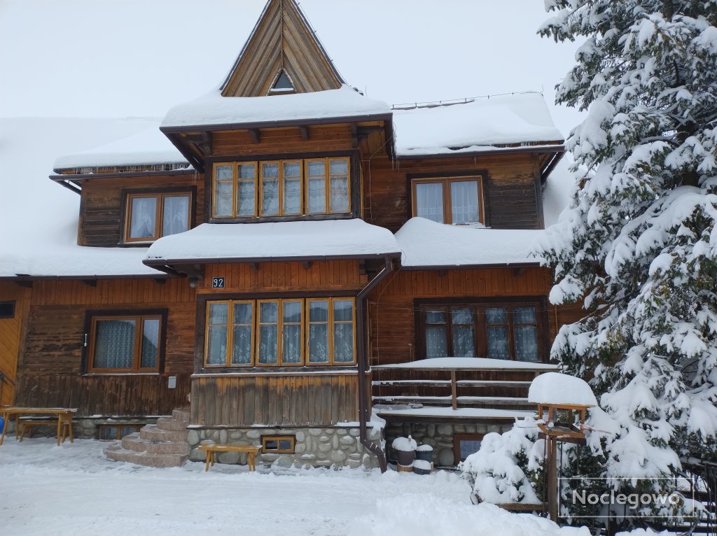 budynek z zewnątrz - zimą - Halne Izby - Pokoje Gościnne