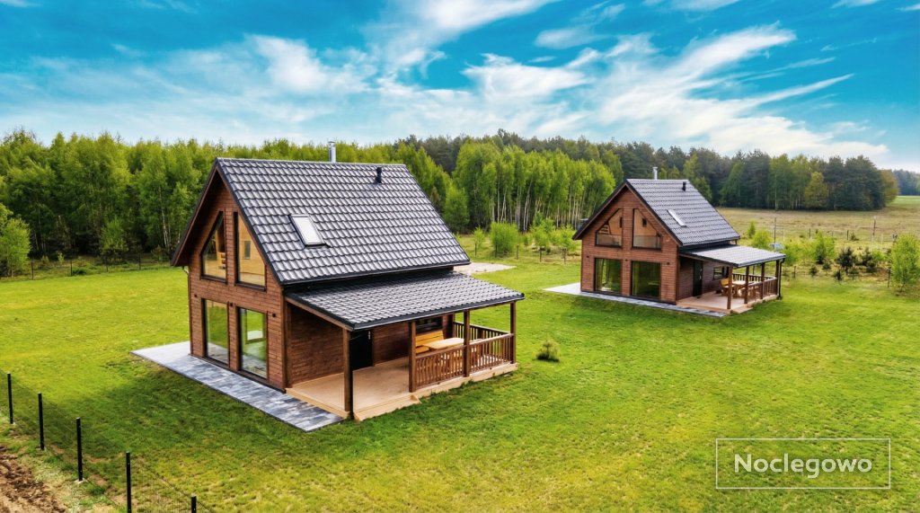 Rumiane Chatki - Całoroczne Domki z Balią / Jacuzzi i Basenem