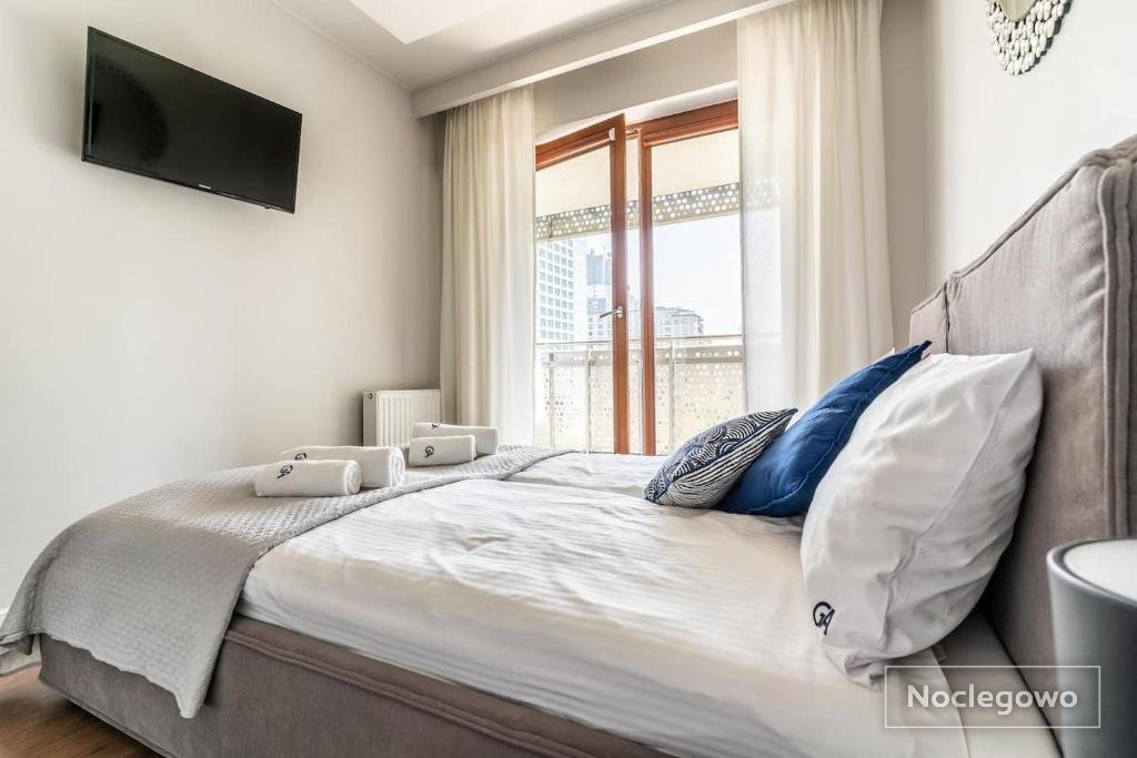 Golden Apartments – Browary Warszawskie | Elegant & Cozy Wronia 45