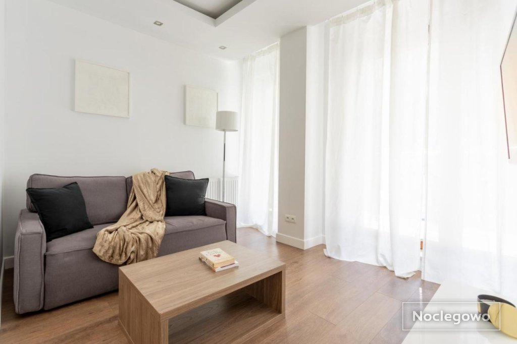 Golden Apartments – Browary Warszawskie | Elegant & Cozy Wronia 45A
