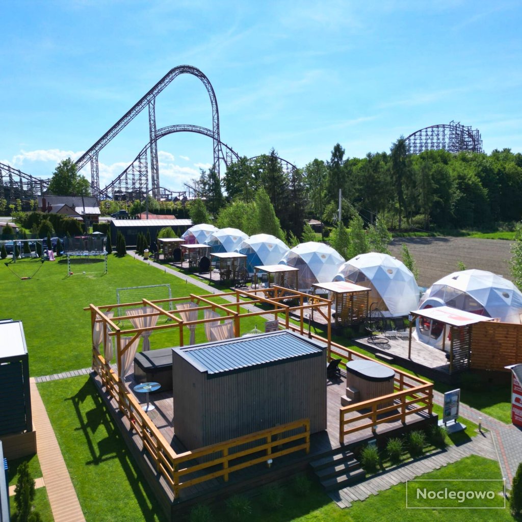Ośrodke wypoczynkowy Holiday Park Zator - Holiday Park Zator - Domki 100 metrów od Parku Energylandia z basenem i jacuzzi!