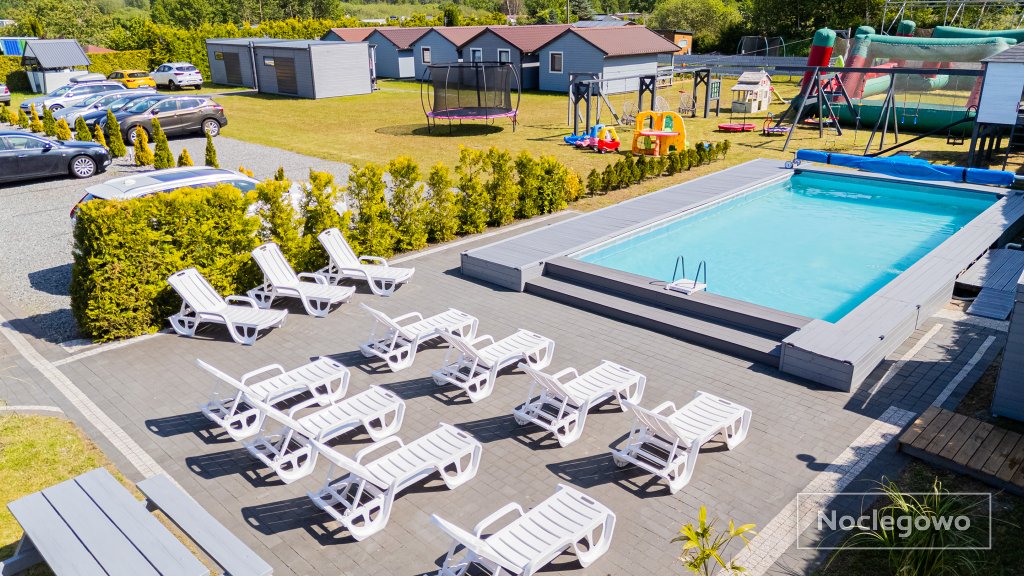 Willa Alexandria - Domki, Apartamenty i Pokoje z Basenem Blisko Morza